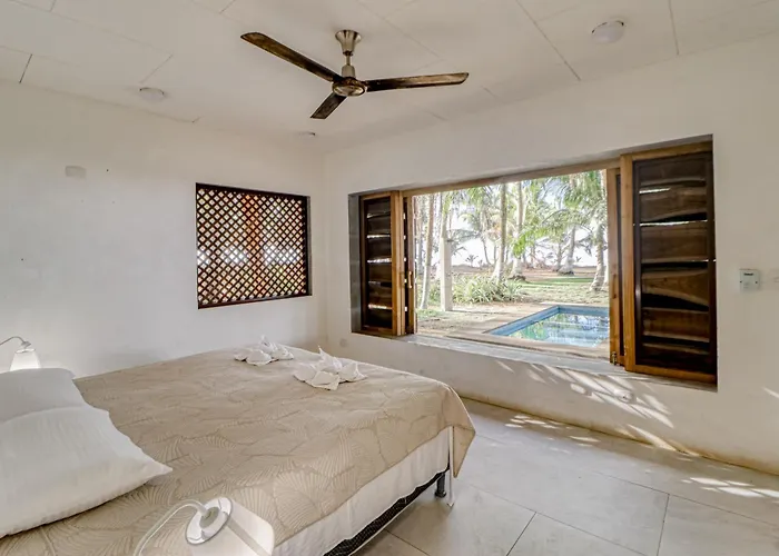 Award-winning Oceanfront W/ Pool & Hot Tub! Hébergement de vacances Jabilla