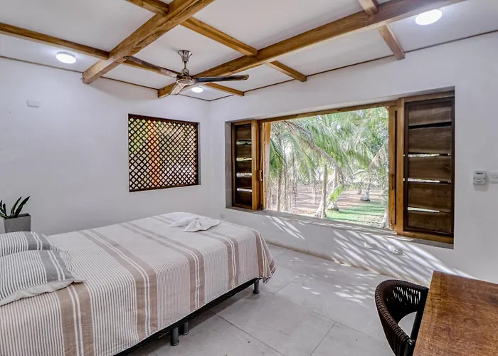 Award-winning Oceanfront W/ Pool & Hot Tub! Hébergement de vacances *
