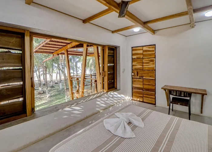 Hébergement de vacances Award-winning Oceanfront W/ Pool & Hot Tub! *