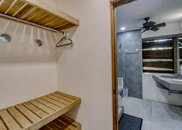 Award-winning Oceanfront W/ Pool & Hot Tub! *